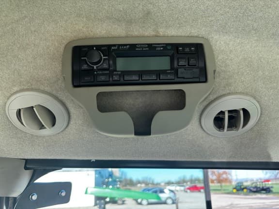 Image of John Deere 4052R equipment image 4