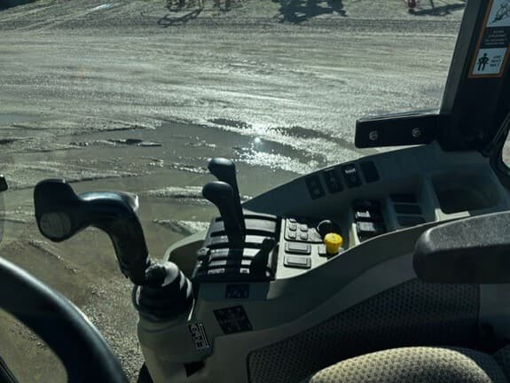 Image of John Deere 4052R equipment image 1