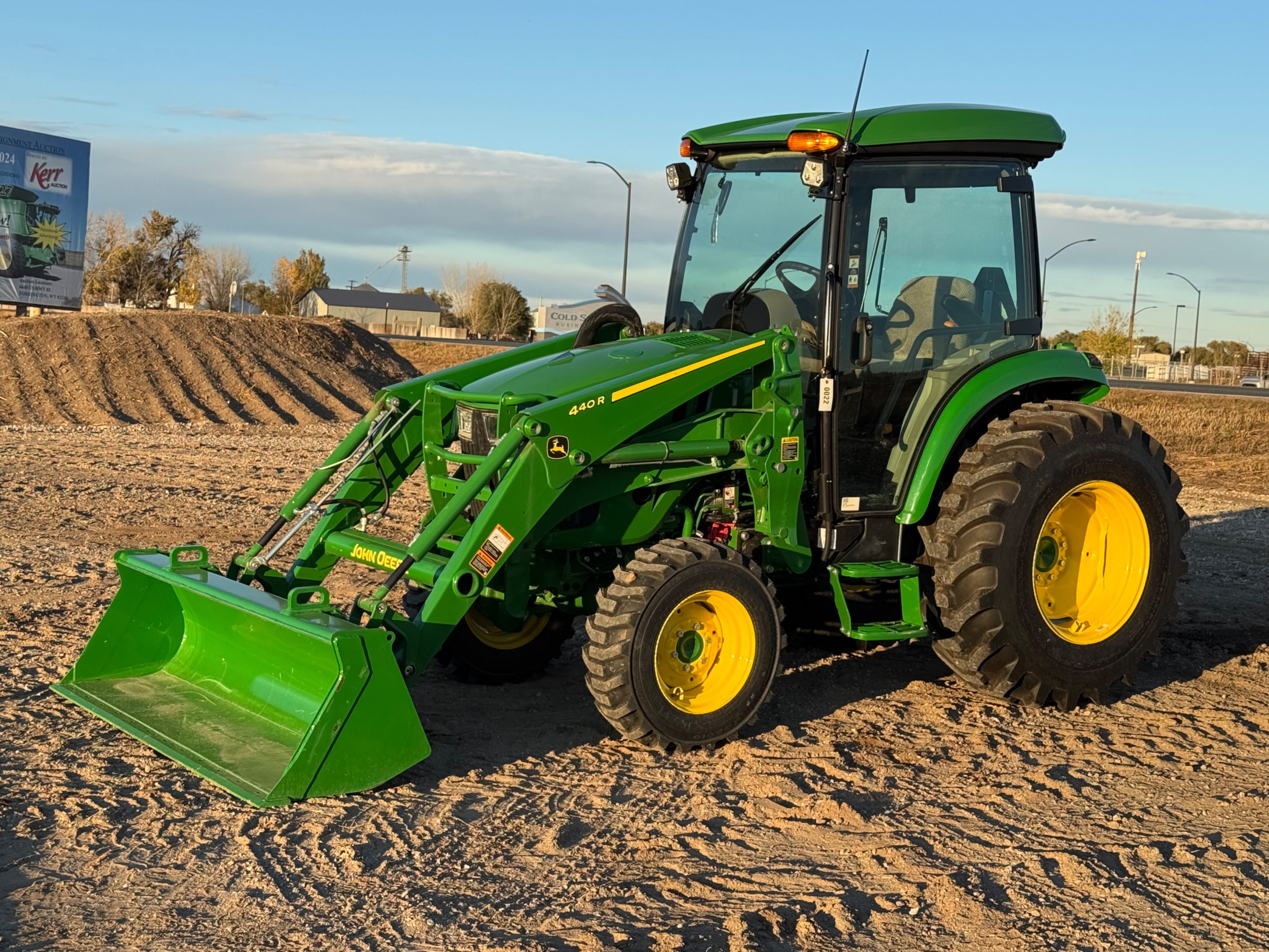 Main image John Deere 4052R