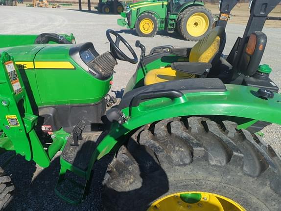 Image of John Deere 4052R equipment image 3