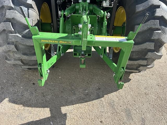 Image of John Deere 4052R equipment image 4