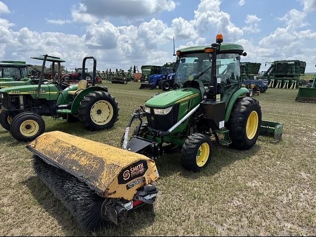 Image of John Deere 4052R equipment image 1