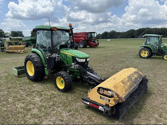 Image of John Deere 4052R equipment image 3
