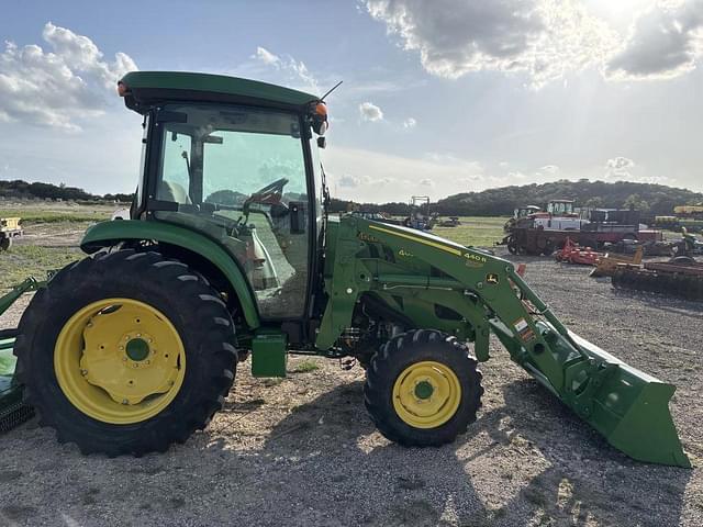 Image of John Deere 4052R equipment image 4