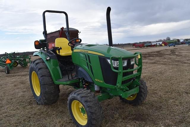 Image of John Deere 4052R equipment image 3