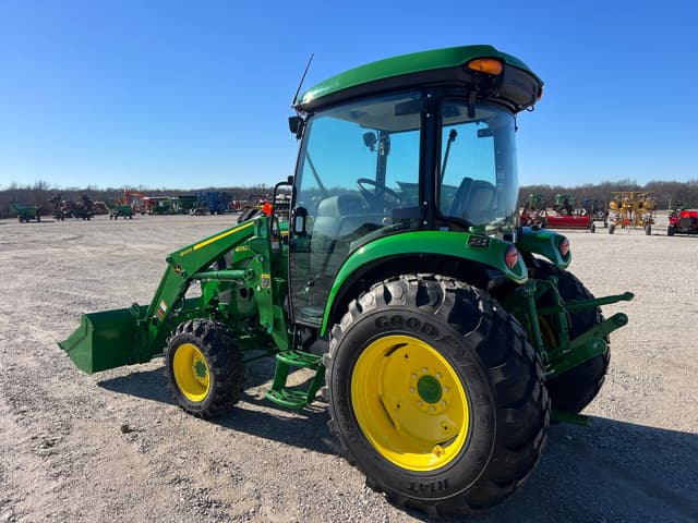 Image of John Deere 4052R equipment image 4