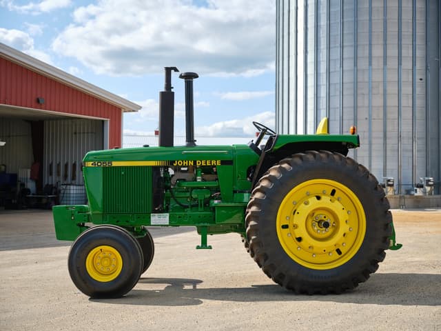 Image of John Deere 4055 equipment image 1