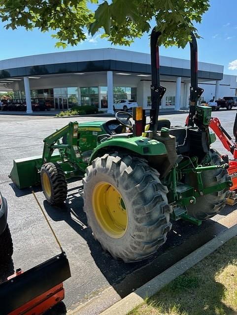 Image of John Deere 4066M equipment image 3