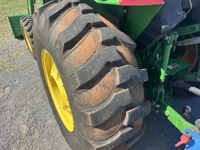 Image of John Deere 4066M equipment image 4