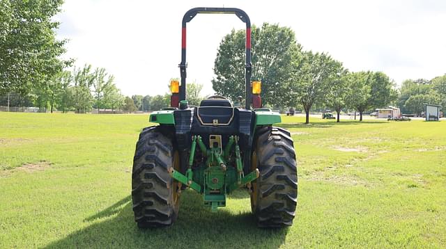 Image of John Deere 4066M equipment image 4