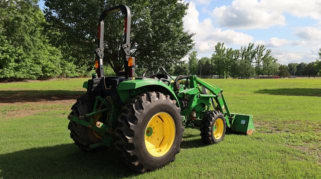 Image of John Deere 4066M equipment image 3