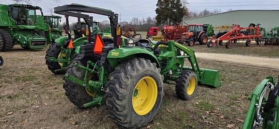 Image of John Deere 4066M equipment image 4