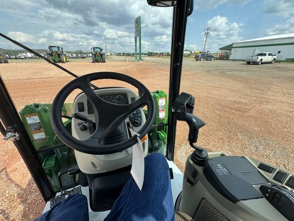 Image of John Deere 4066R equipment image 1