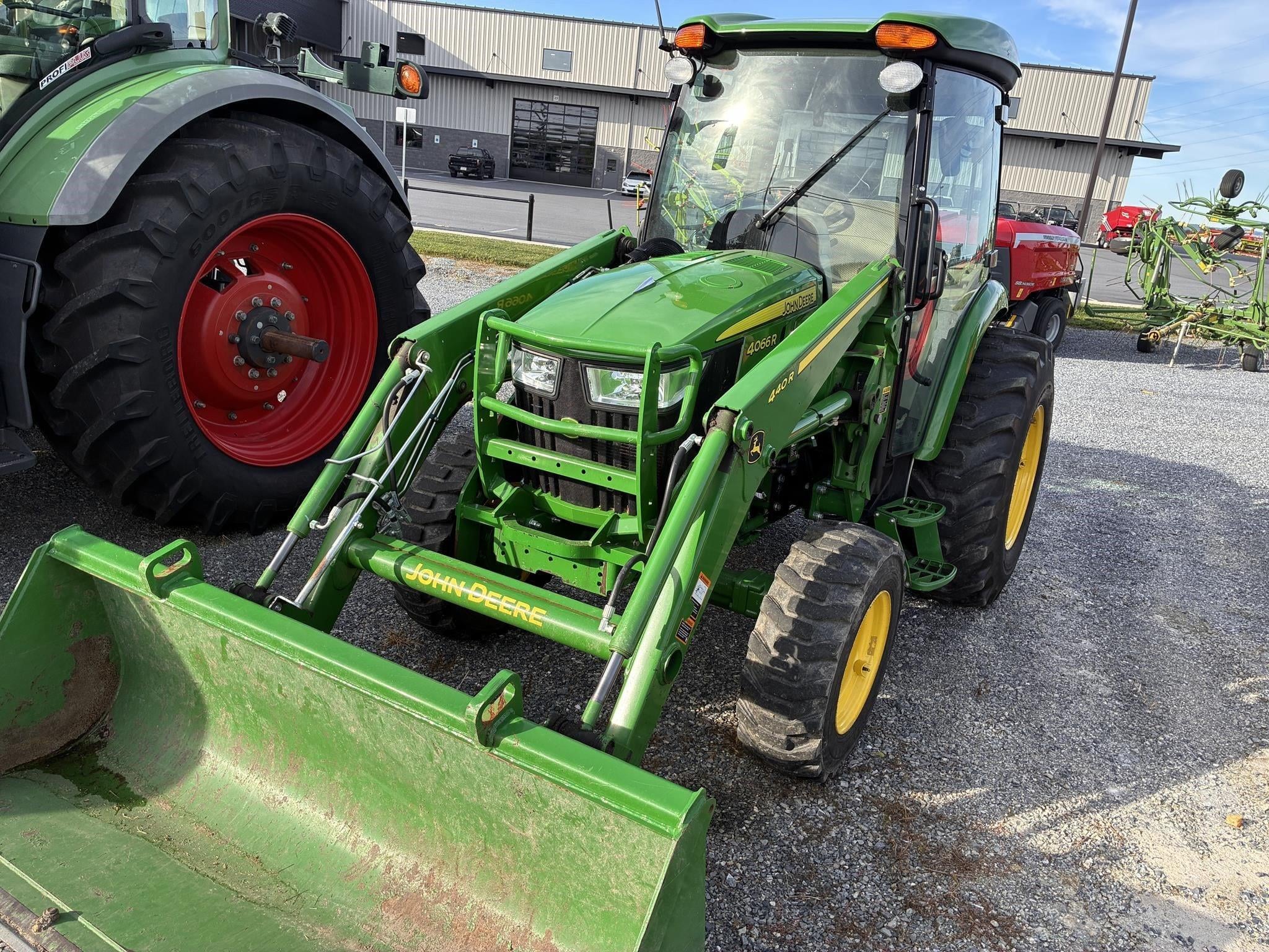John Deere 4066R Equipment Image0
