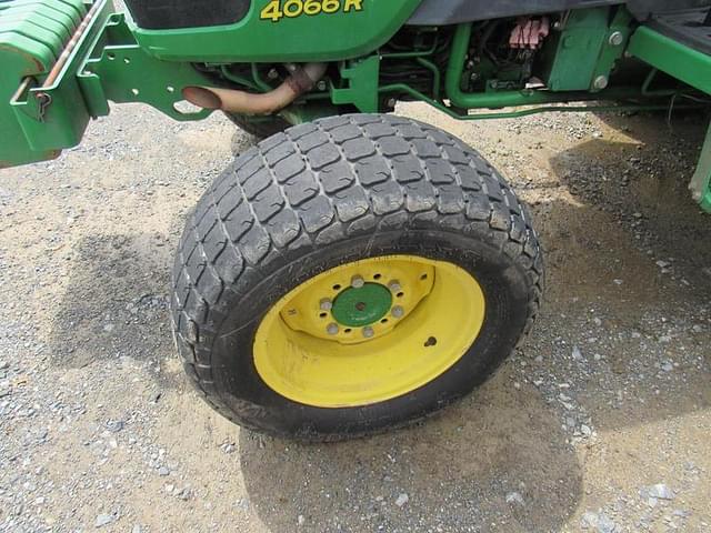 Image of John Deere 4066R equipment image 4