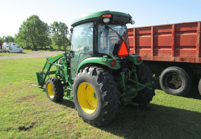 Image of John Deere 4066R equipment image 3