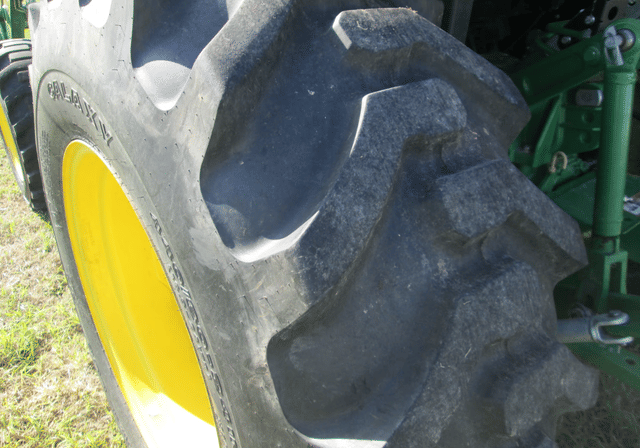 Image of John Deere 4066R equipment image 4