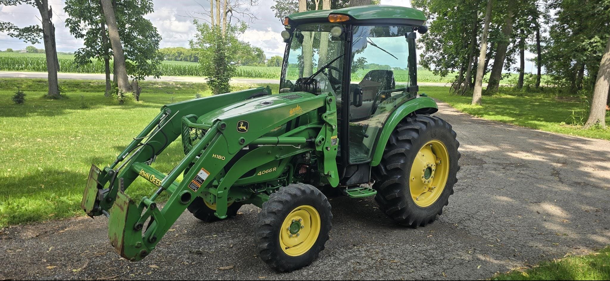 John Deere 4066R Equipment Image0
