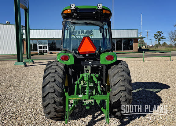 Image of John Deere 4066R equipment image 3