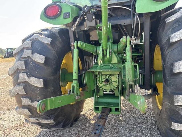 Image of John Deere 4066R equipment image 4
