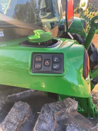 Image of John Deere 4075R equipment image 3