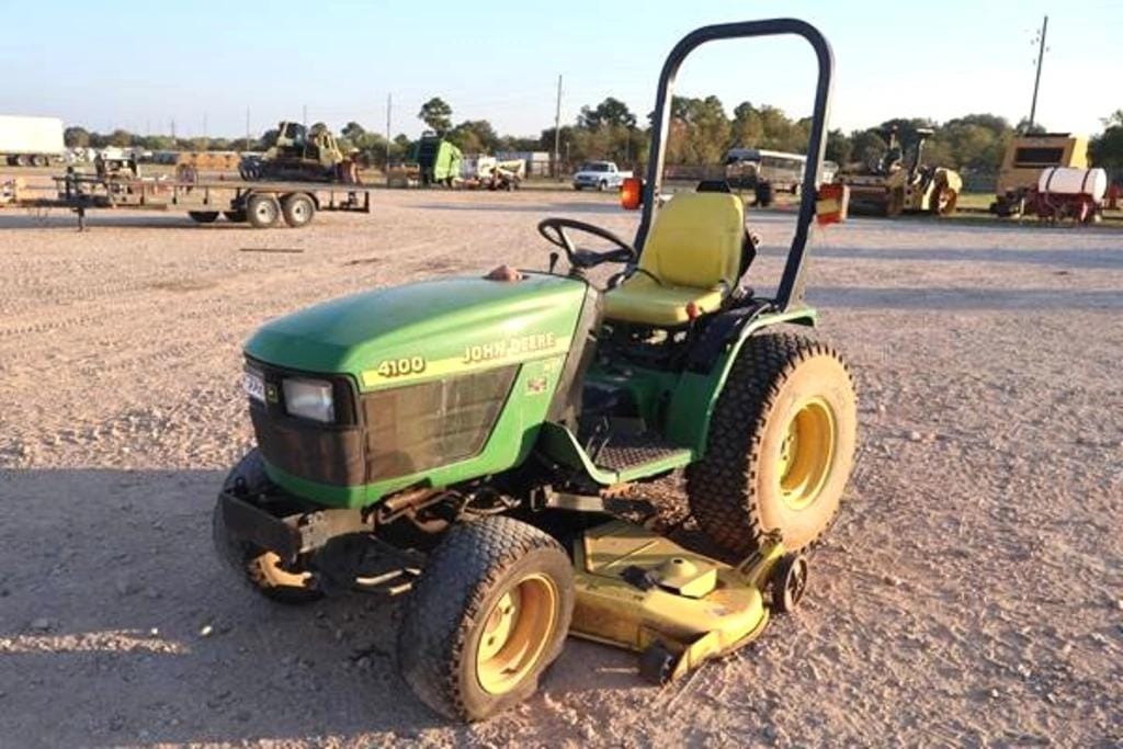 John Deere 4100 Equipment Image0
