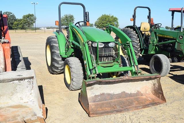 Image of John Deere 4105 equipment image 3