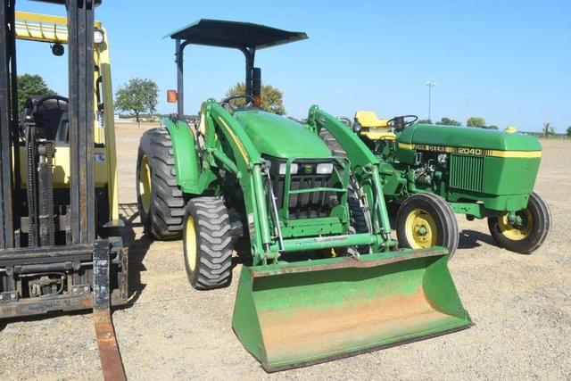 Image of John Deere 4105 equipment image 3