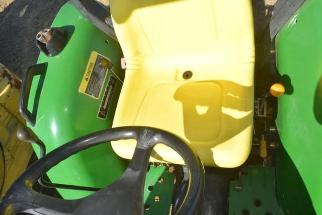 Image of John Deere 4105 equipment image 4