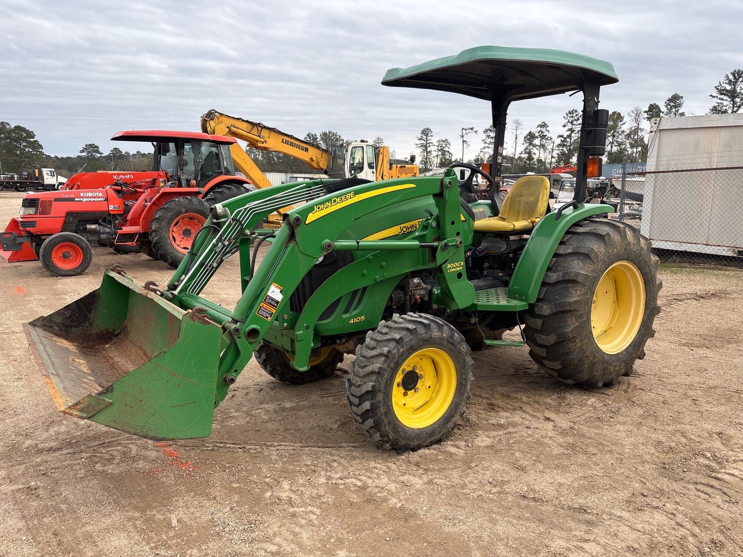 John Deere 4105 Equipment Image0