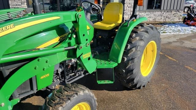 Image of John Deere 4105 equipment image 4
