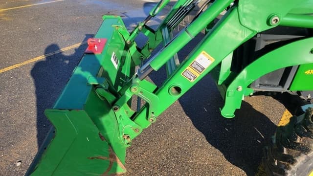 Image of John Deere 4105 equipment image 2