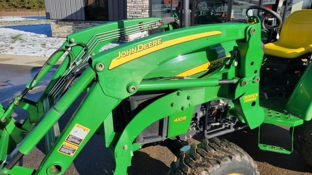 Image of John Deere 4105 equipment image 3