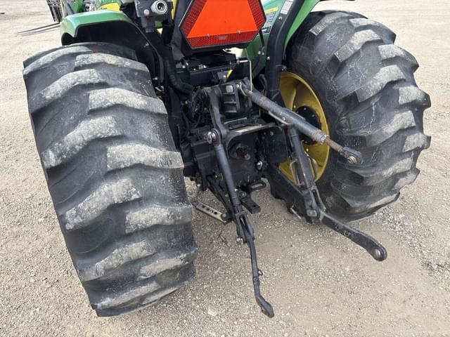 Image of John Deere 4105 equipment image 3