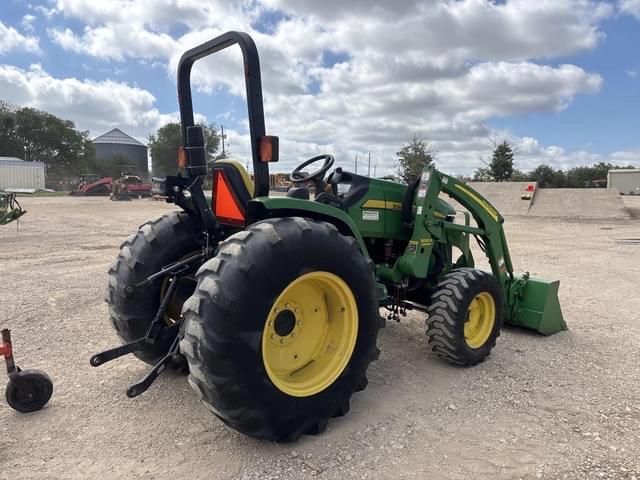 Image of John Deere 4105 equipment image 4