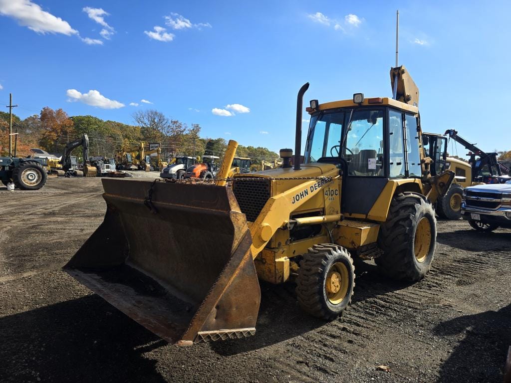 John Deere 410C Equipment Image0
