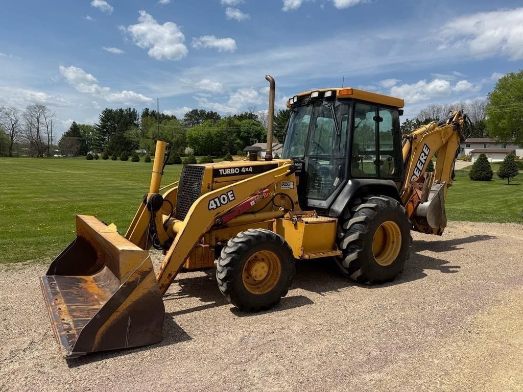 John Deere 410E Equipment Image0