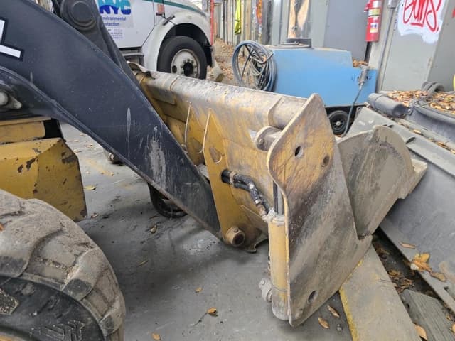 Image of John Deere 410L equipment image 2