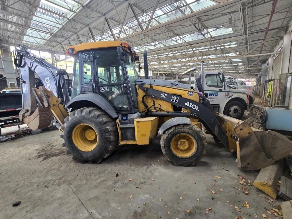 John Deere 410L Equipment Image0