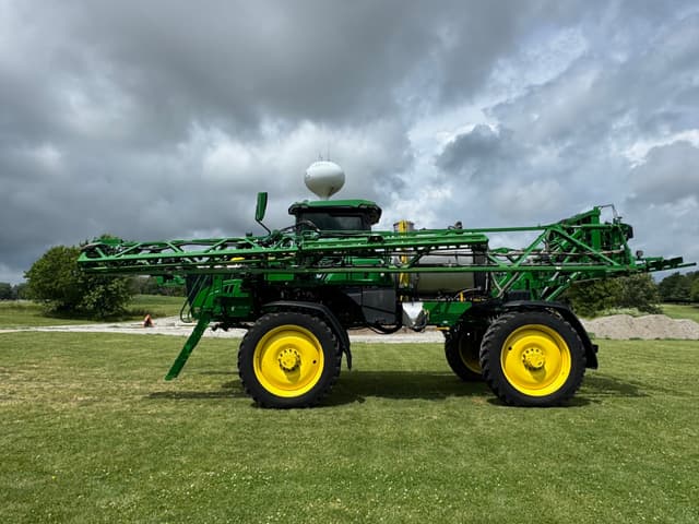 Image of John Deere 410R equipment image 4