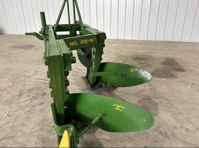 Image of John Deere 412 equipment image 2