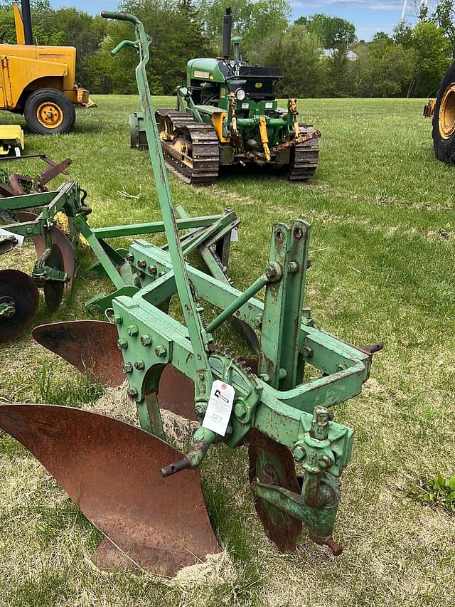 Image of John Deere 412 equipment image 2