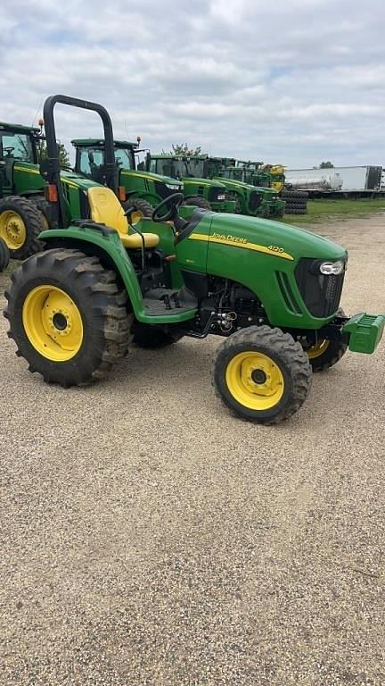 Image of John Deere 4120 equipment image 1