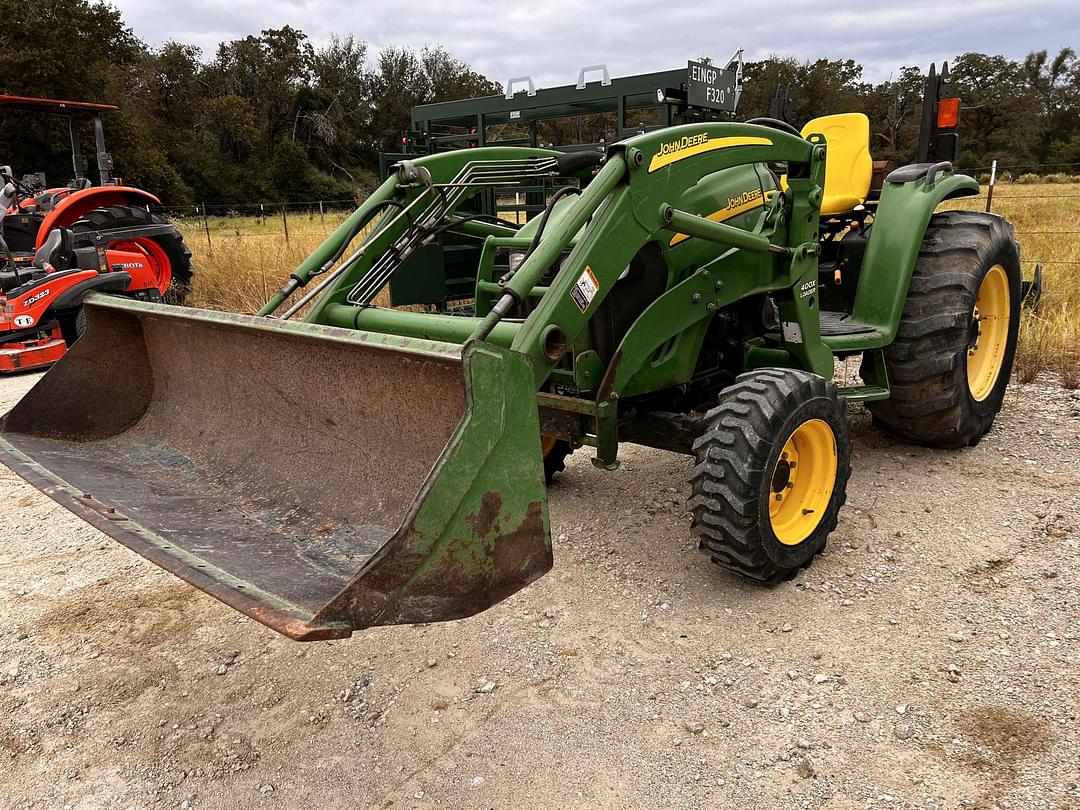 Image of John Deere 4120 Primary image