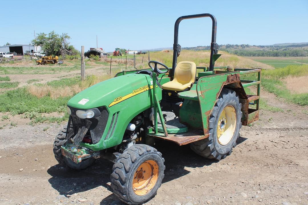 Image of John Deere 4120 Primary image