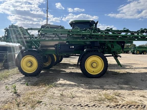 Image of John Deere 412R equipment image 3