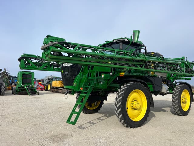 Image of John Deere 412R equipment image 3