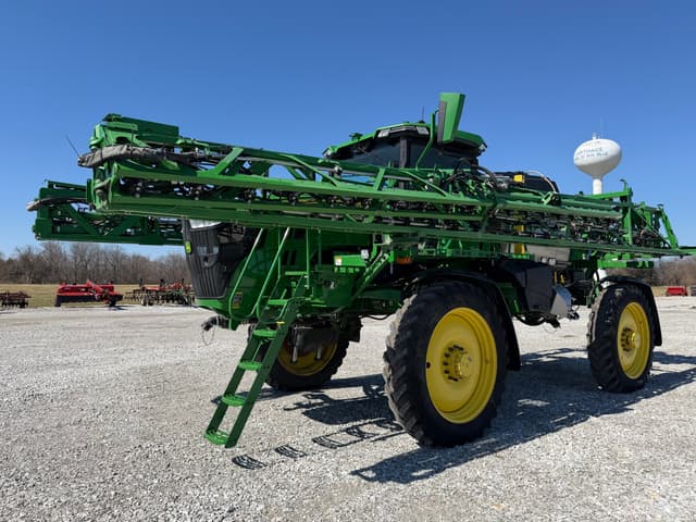 Image of John Deere 412R equipment image 4