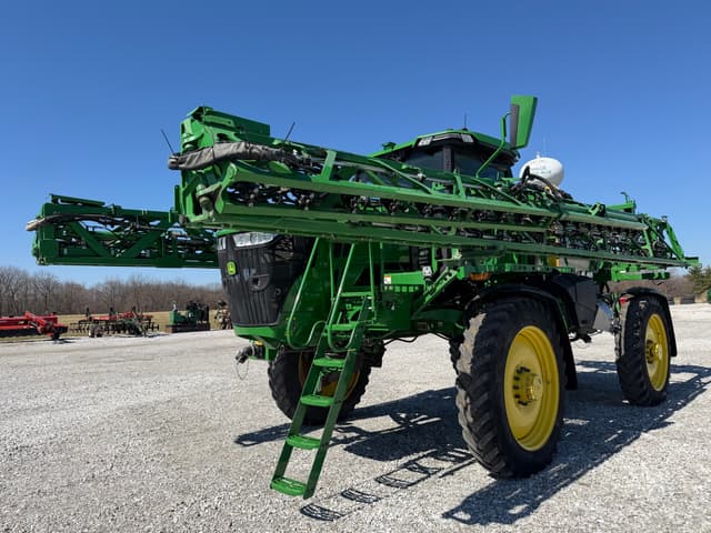 Image of John Deere 412R equipment image 3