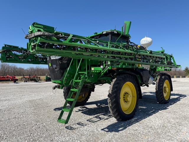 Image of John Deere 412R equipment image 2